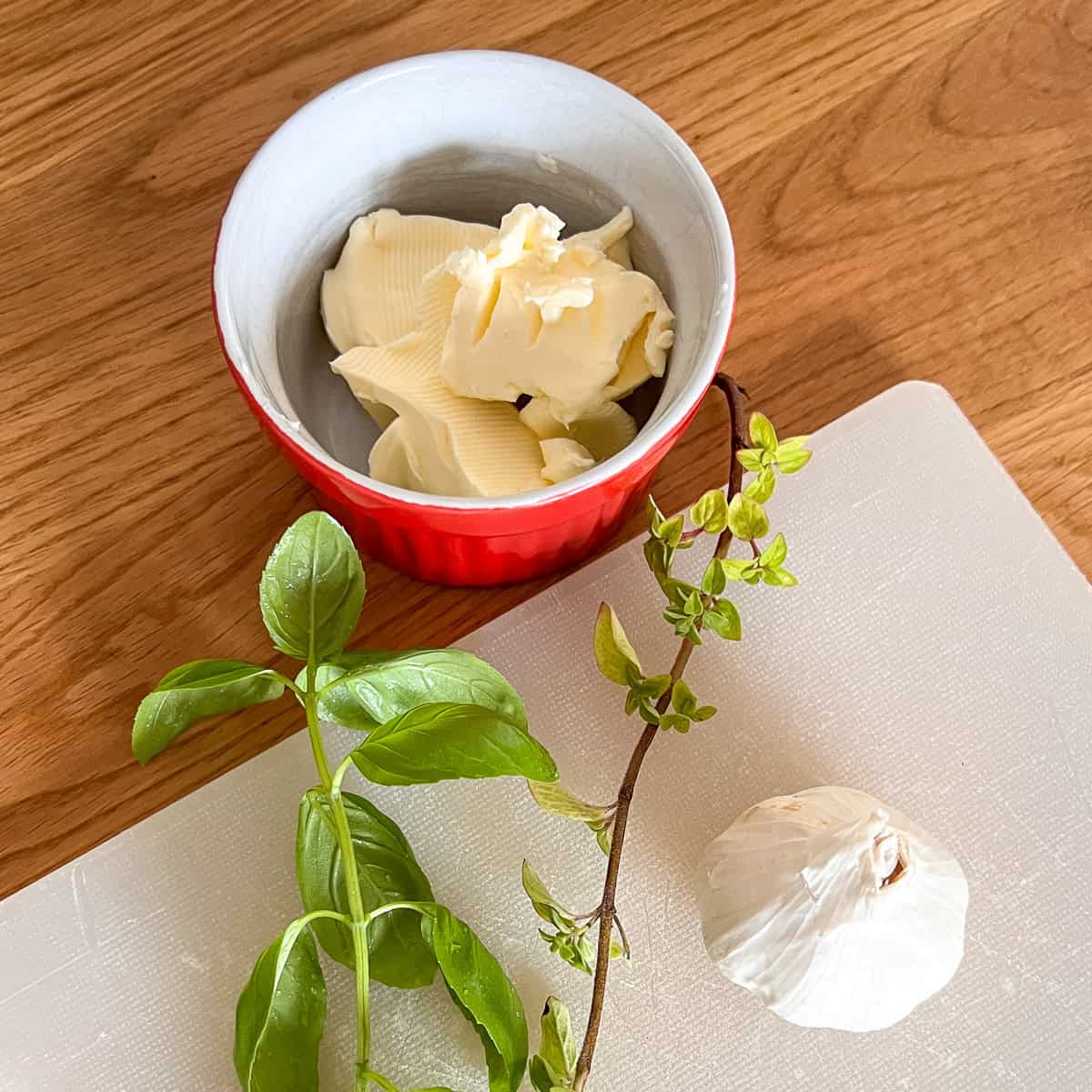 Garlic, basil, oregano and butter.