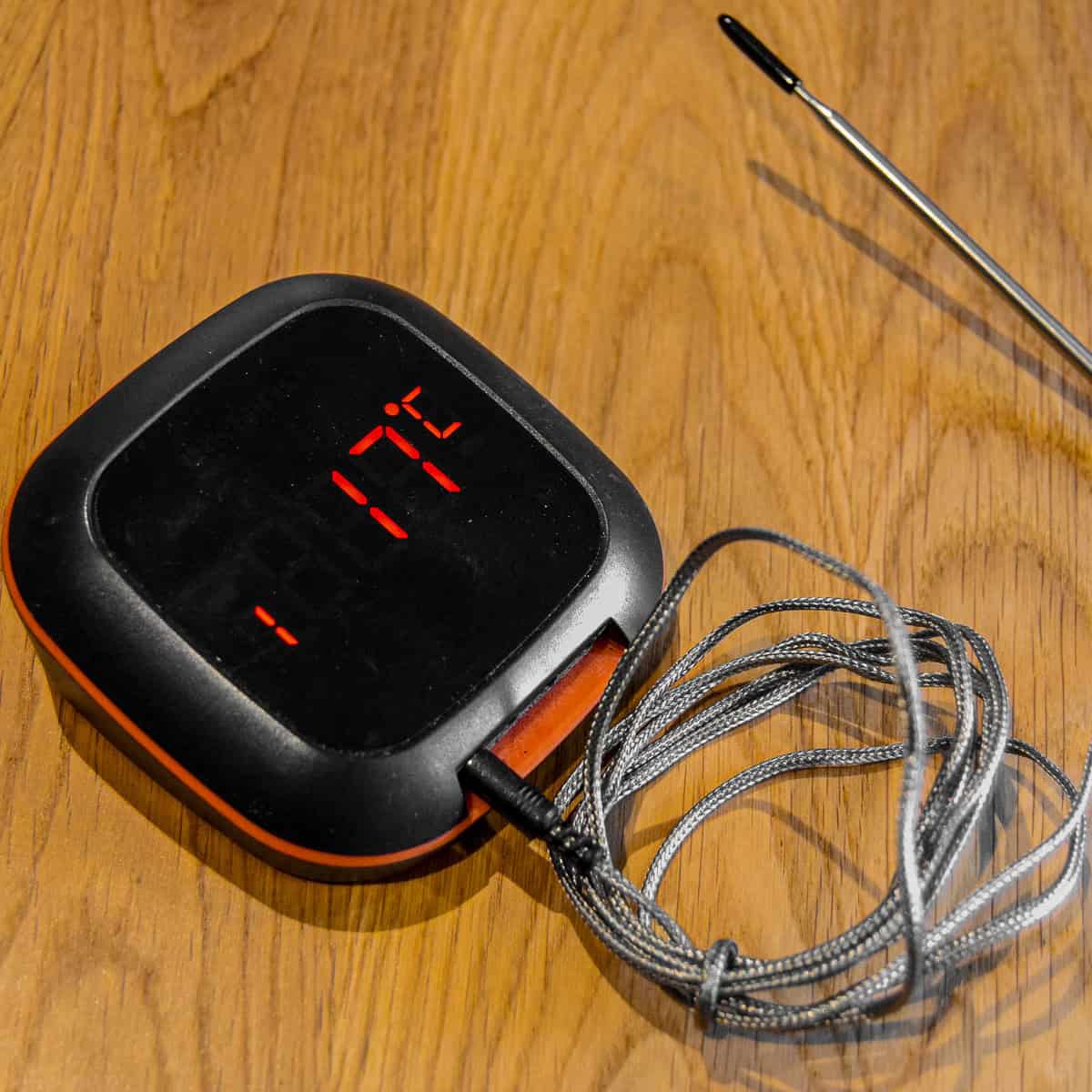 Bluetooth Inkbird thermometer and sensor probe.