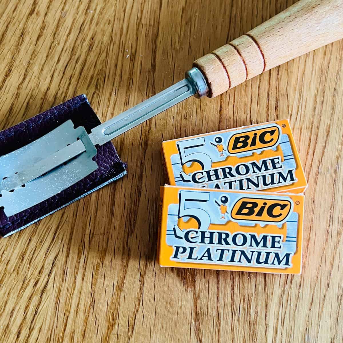 Bic Lame replacement razor blades.